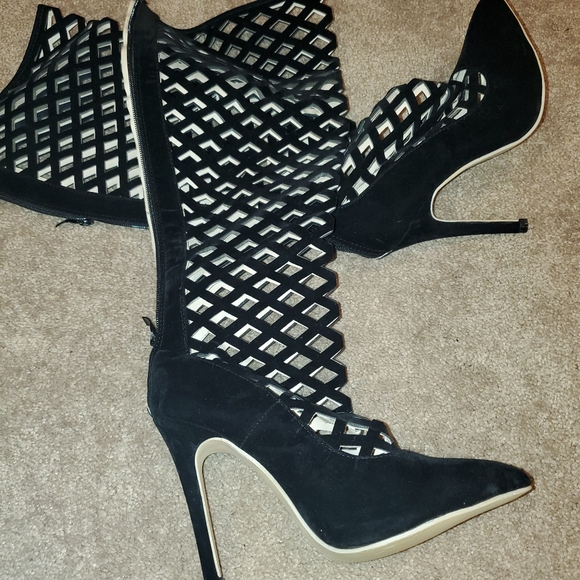 Black Fashion Boots - Picture 3 of 4